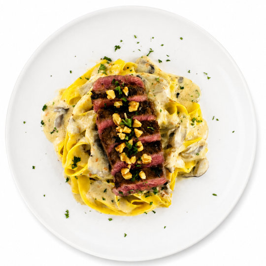 Tagliatelle al Manzo, Crema di Parmigiano, Funghi e Tartufo